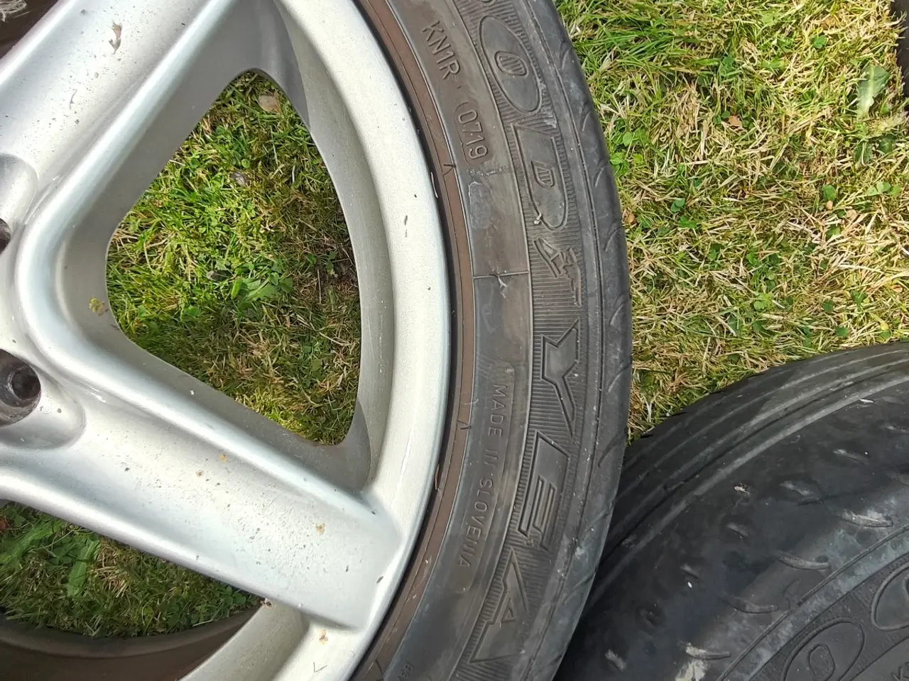 Billede 3 - Alufælge med dæk fra Subaru