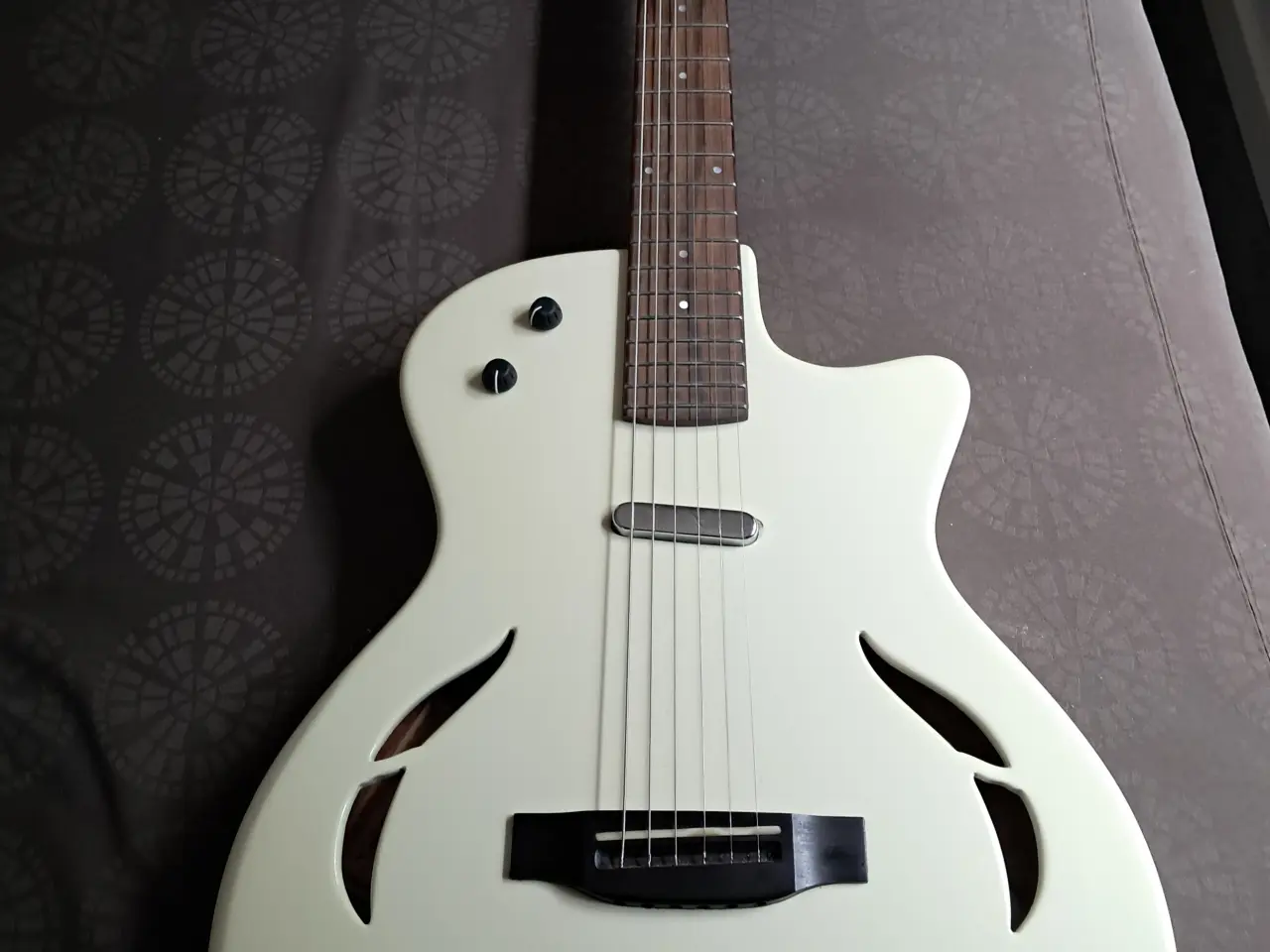 Billede 1 - TYMA halvakustisk el guitar