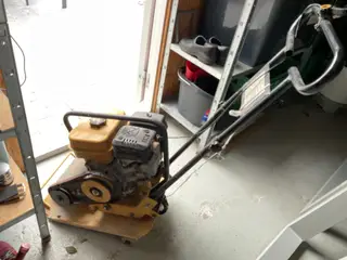 Plade vibrator.