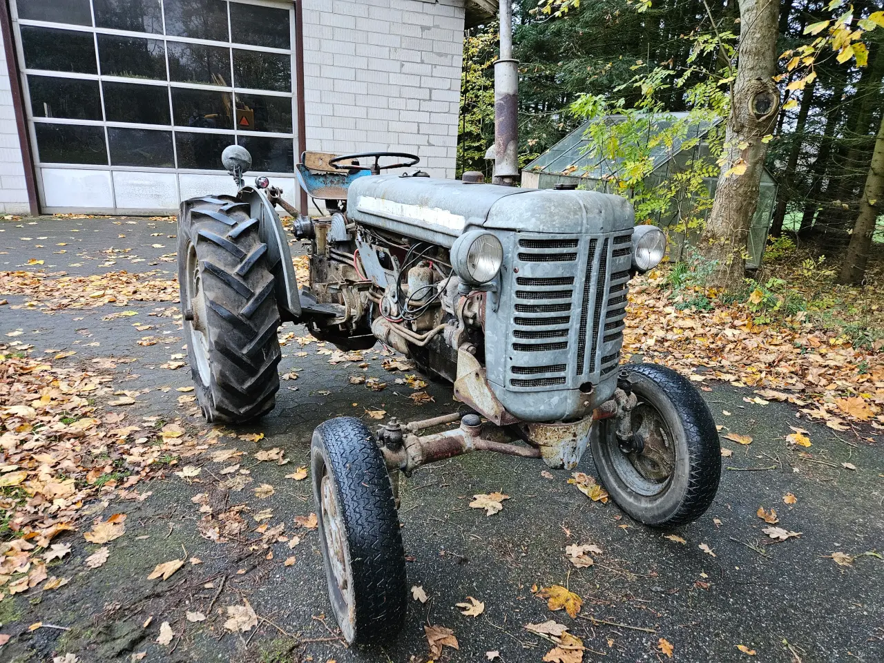 Billede 1 - IH Farmall 235 Benzin Galvaniseret Specialmodel