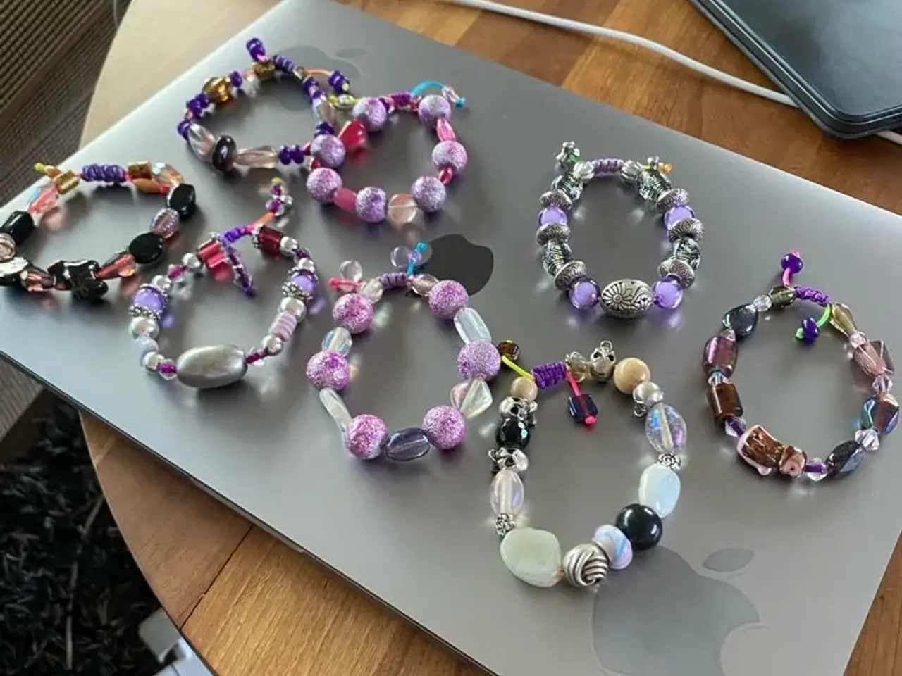 Billede 1 - Nye knyttede armbånd