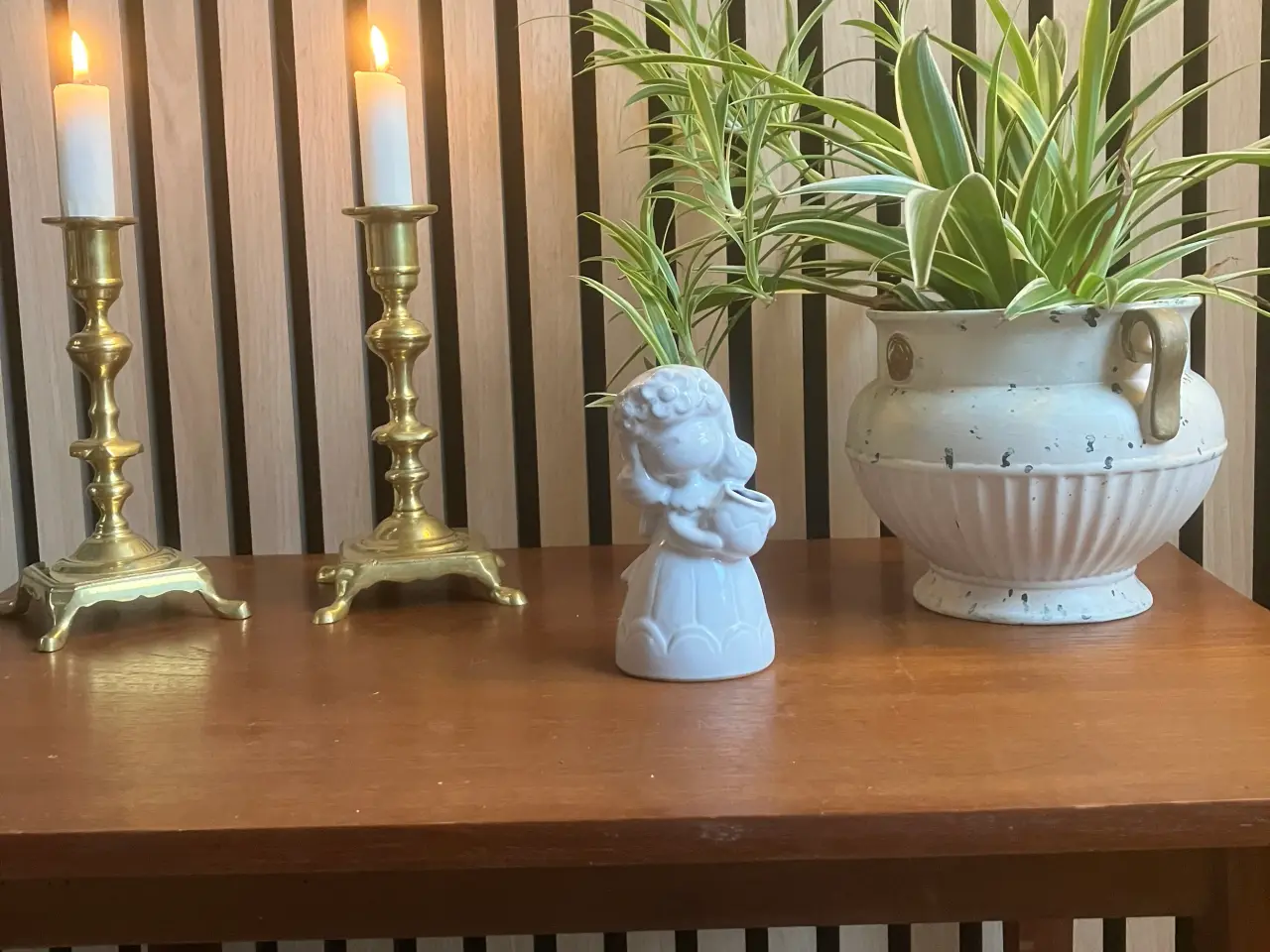 Billede 1 - Skøn blomster pige i keramik.