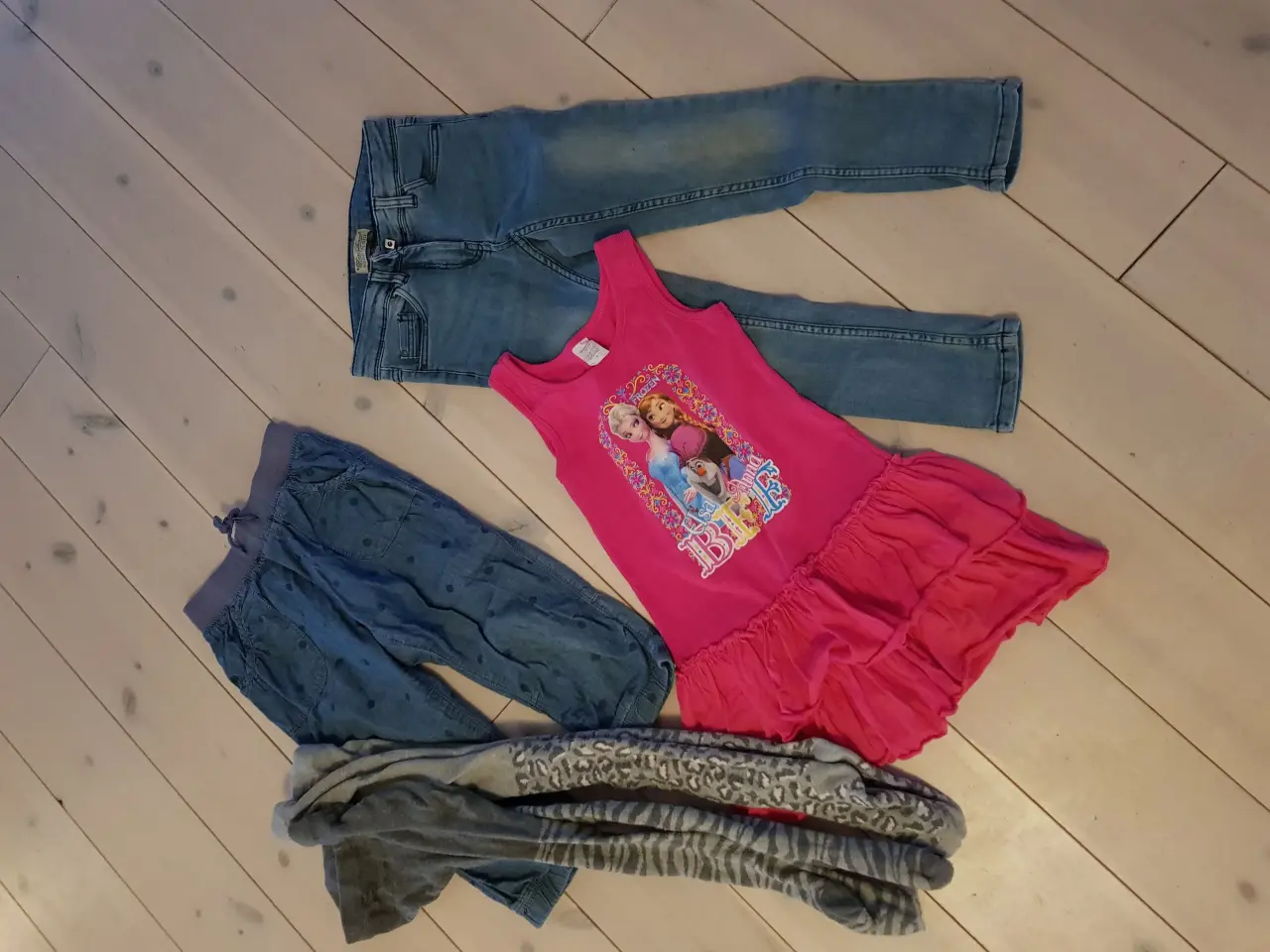 Billede 2 - Pigetøj, 16 dele, str. 128