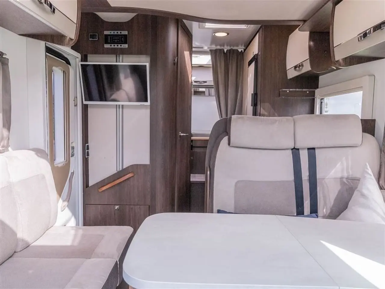 Billede 2 - 2020 - Benimar Tessoro T442 Kort vintervogn med automatgear og masser af plads