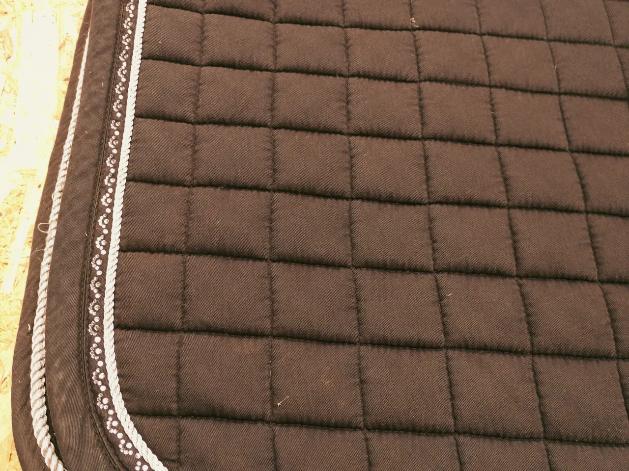 Billede 1 - Sort sadelunderlag,17"