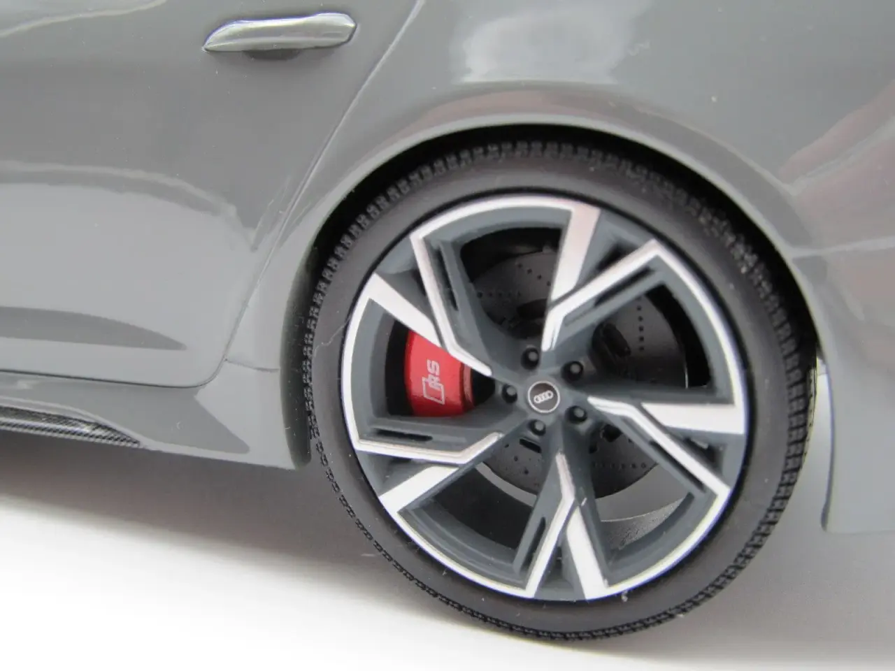Billede 7 - 2019 Audi RS6 Avant 1:18 - MINICHAMPS