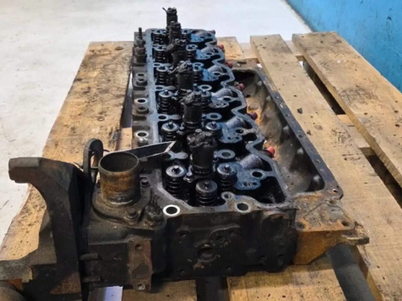 Billede 11 - Case 821E Cylinderhoved 2831279