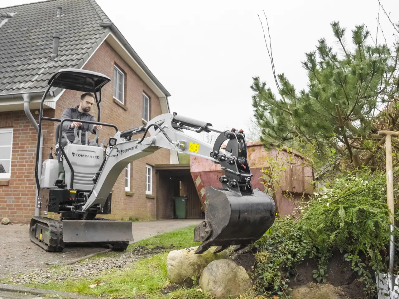 Billede 23 - Bobmaster Plus diesel minigraver - 970 kg med drejearm og justerbar undervogn, inkl. skovlsæt