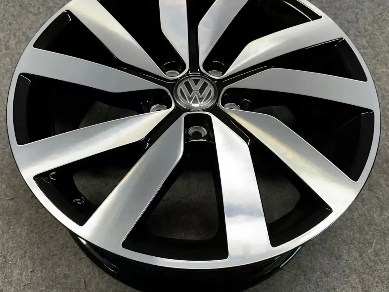 Billede 1 - ALUFÆLGE VW TOURAN MARSEILLE 5TA 18"