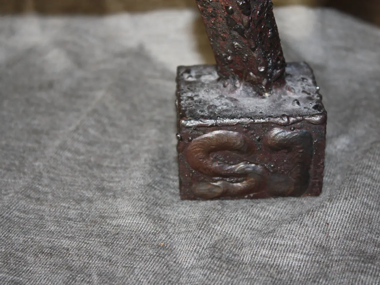 Billede 4 - Skulptur / lysestage i metal  Sign. SJ 