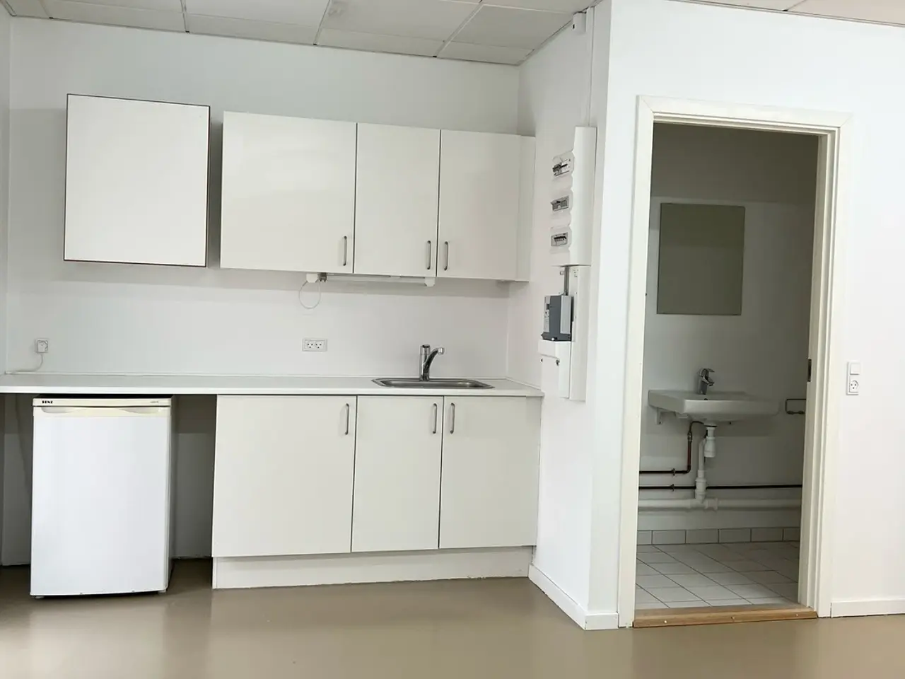 Billede 8 - Butikslokale midt på gågagden i Allerød til leje