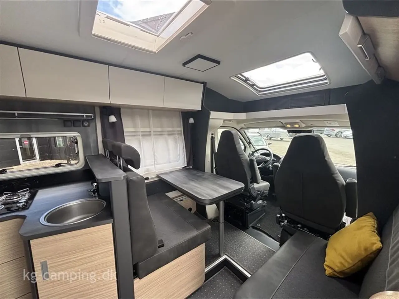 Billede 6 - 2022 - Hobby Optima De Luxe T70 F aut. Velholdt autocamper med dobbeltseng og masser af ekstraudstyr.