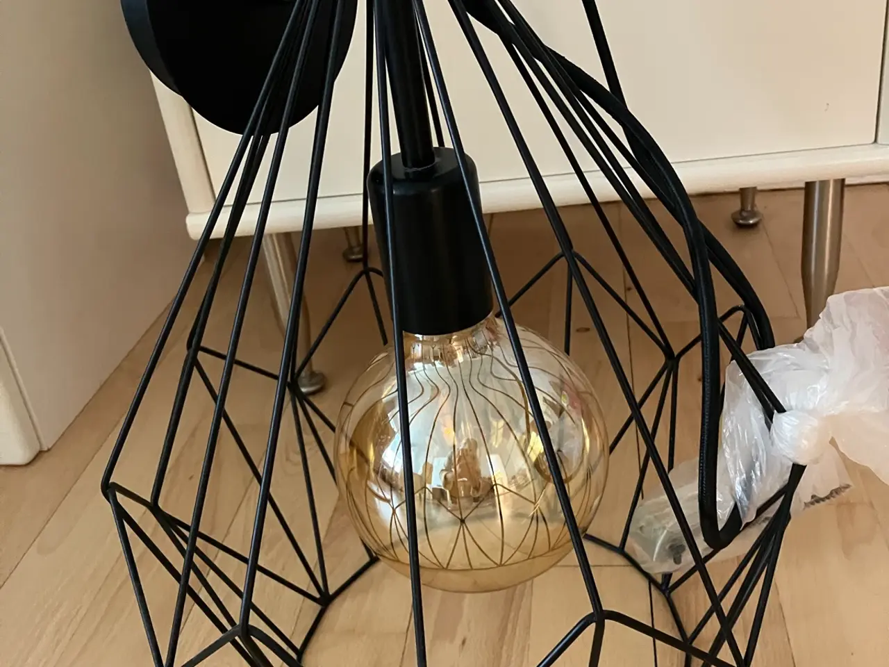 Billede 1 - Loftslampe i sort tråd.