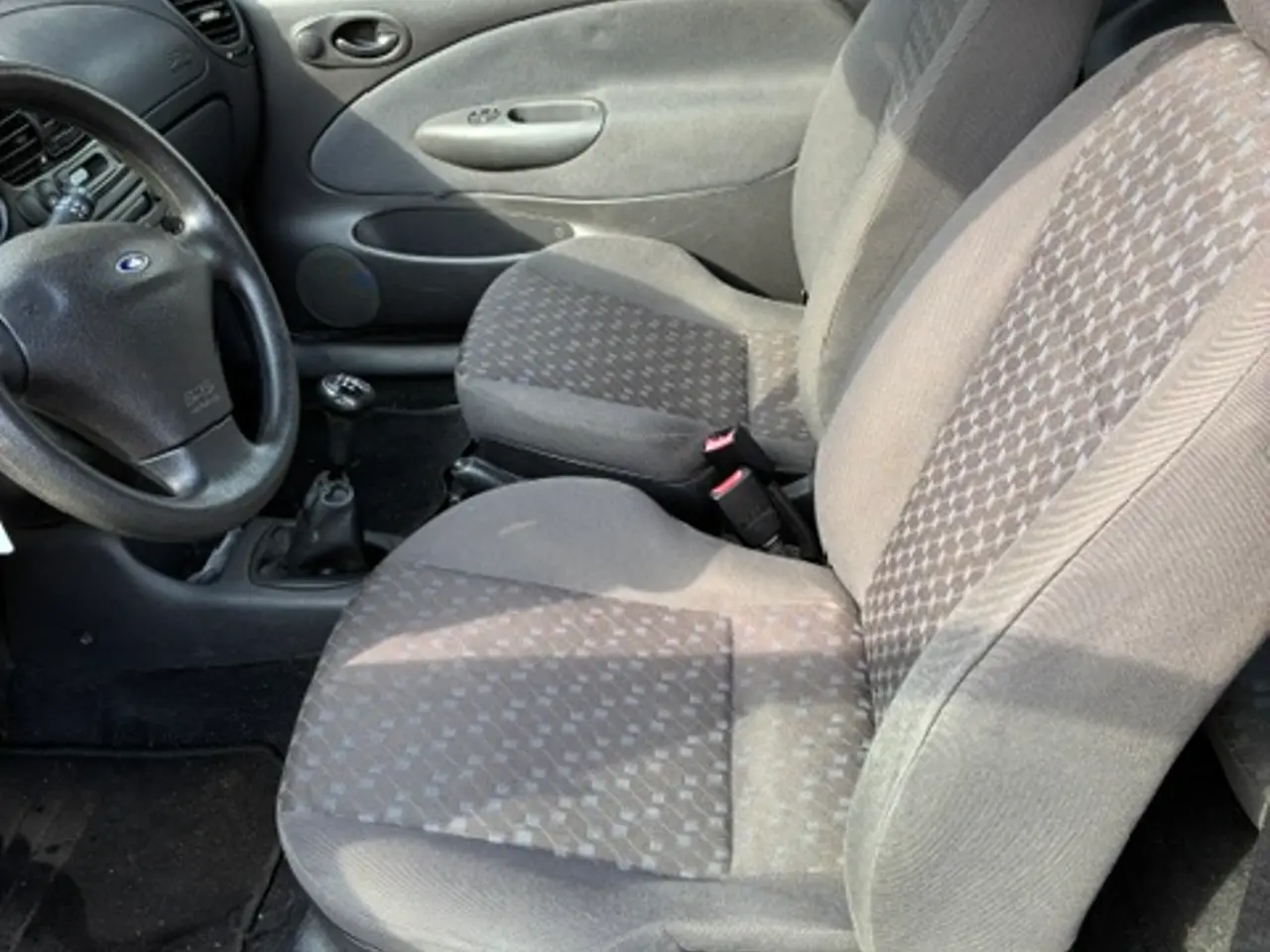 Billede 3 - Sælges Ford Fiesta 1,3 Benzin årgang 2000