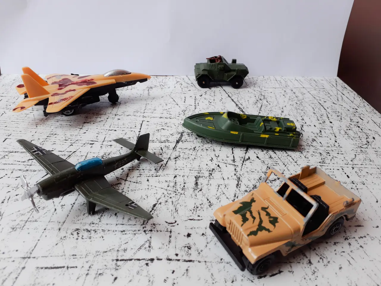 Billede 2 - Luft, Vand og Jord, Militær