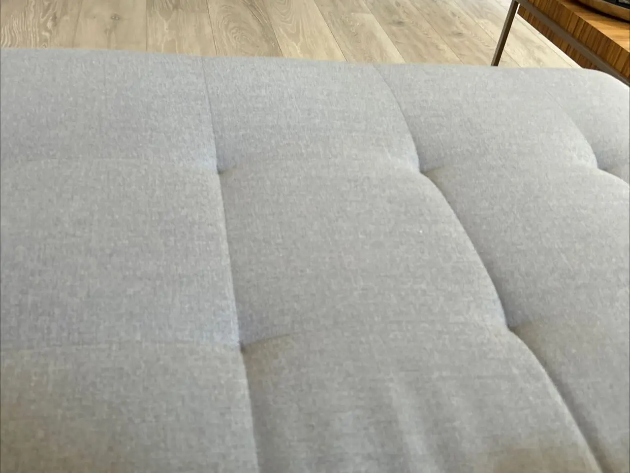 Billede 4 - Grå chaiselong hjørnesofa 1,5 år gammel