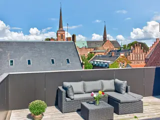 Egen tagterrasse. elevator og parkering - i hjertet af gågaden!
