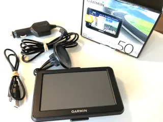 Garmin Nüvi 50 LM GPS med nyeste (2027.10) kort