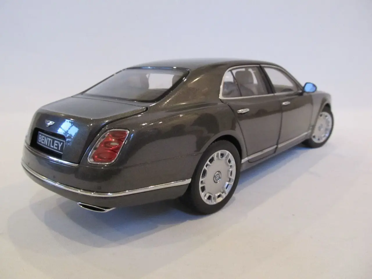 Billede 4 - 2010 Bentley Mulsanne 1:18 - MINICHAMPS