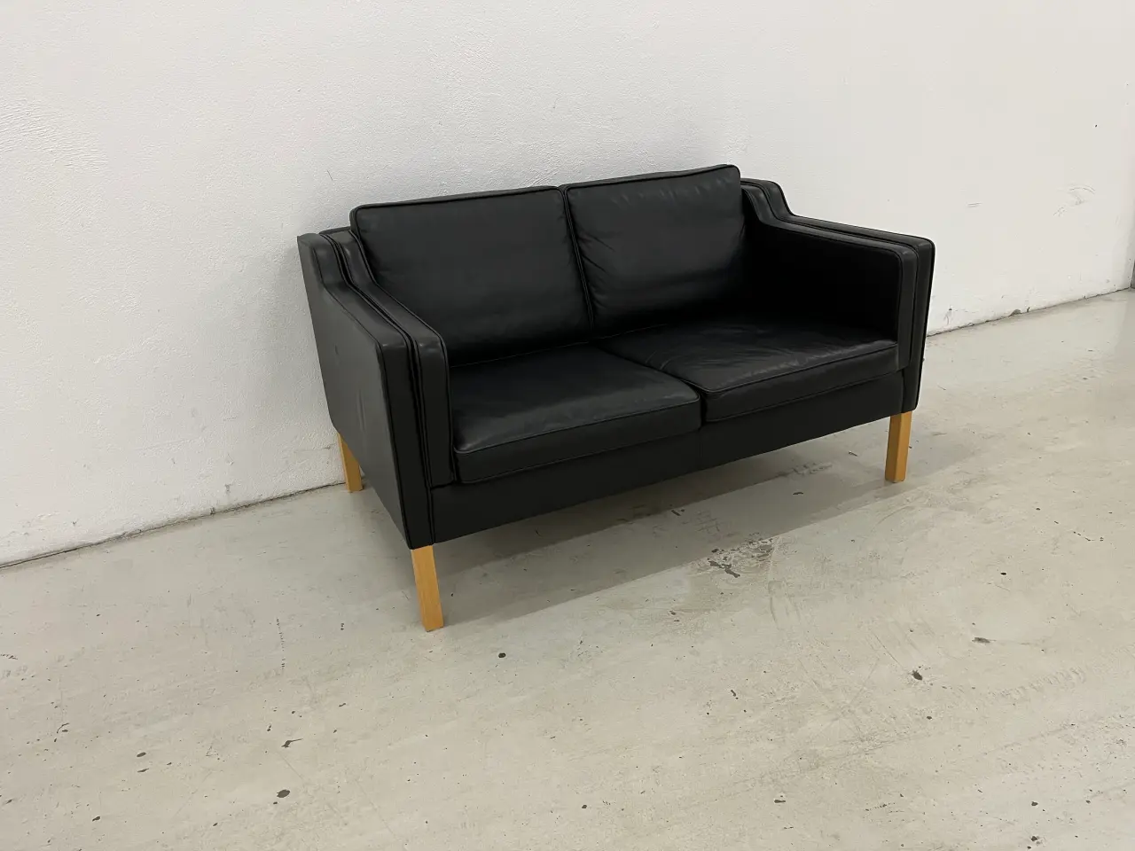 Billede 3 - Stouby Eva 2 Oers.Sofa i sort semianilin læder.
