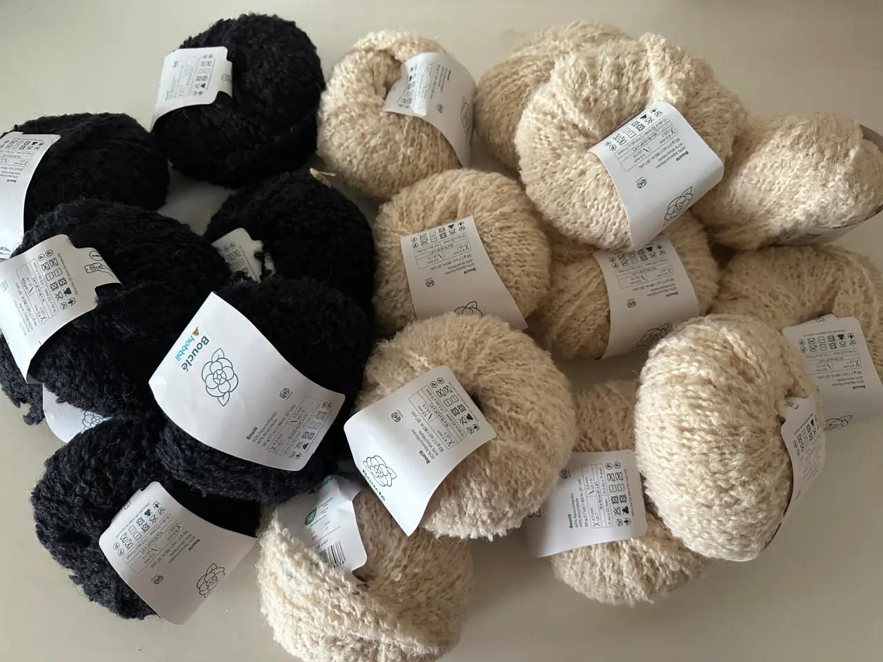 Billede 1 - 900 g. Bouclé, Alpaca. Røgfrit