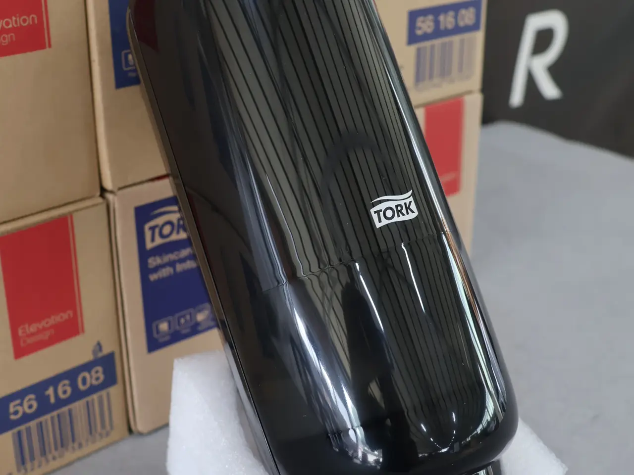 Billede 2 - 10 Stk Tork S4 sæbe dispensere m/sensor, sorte.