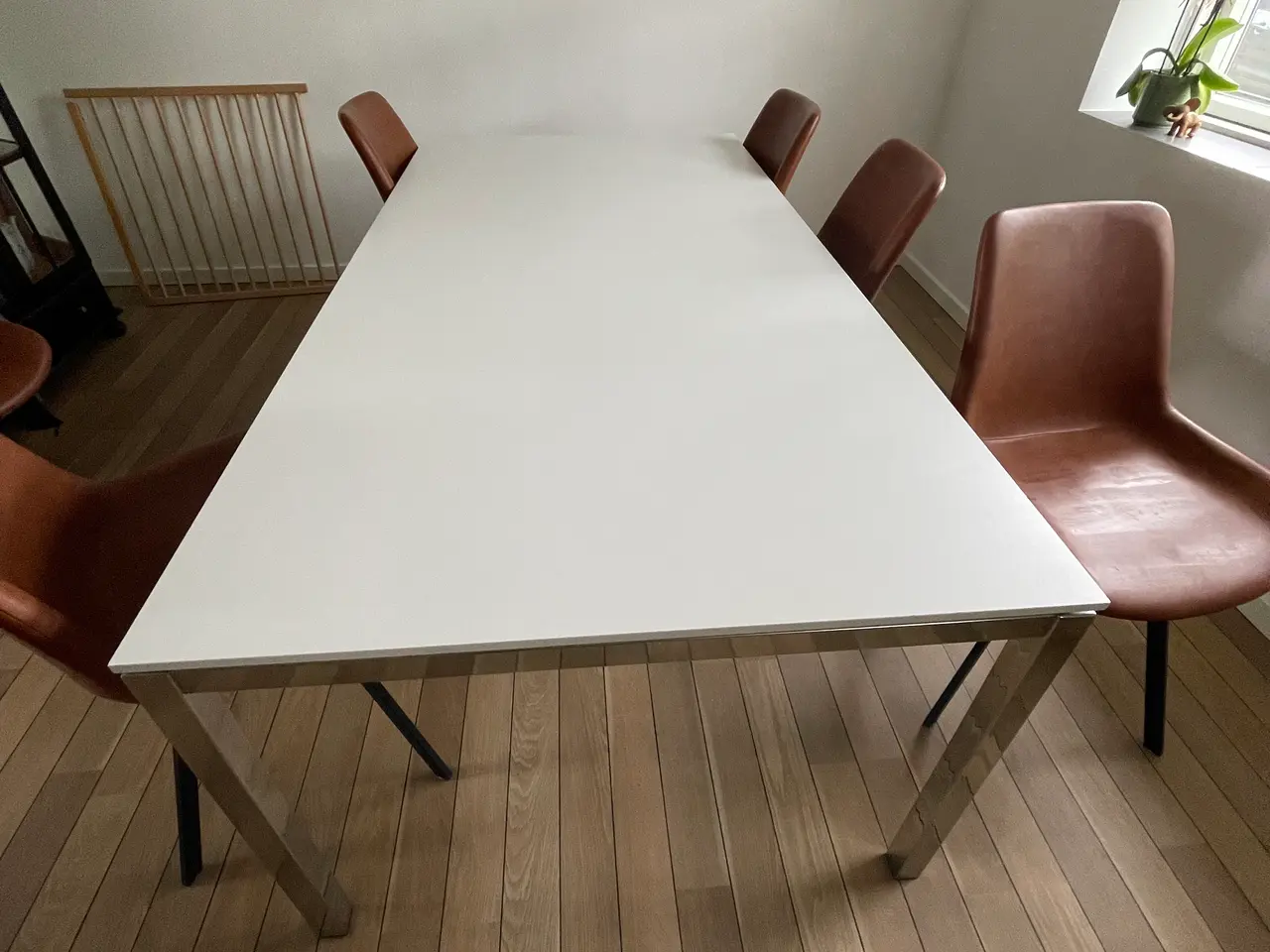 Billede 3 - Ansager spisebord sælges