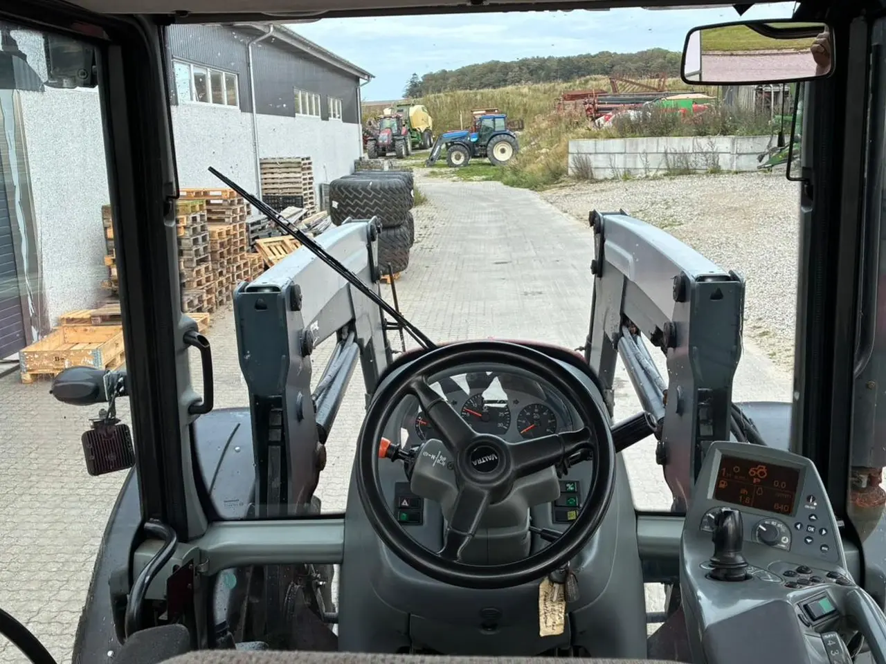 Billede 10 - Valtra N121 n 121 inkl frontlæsser
