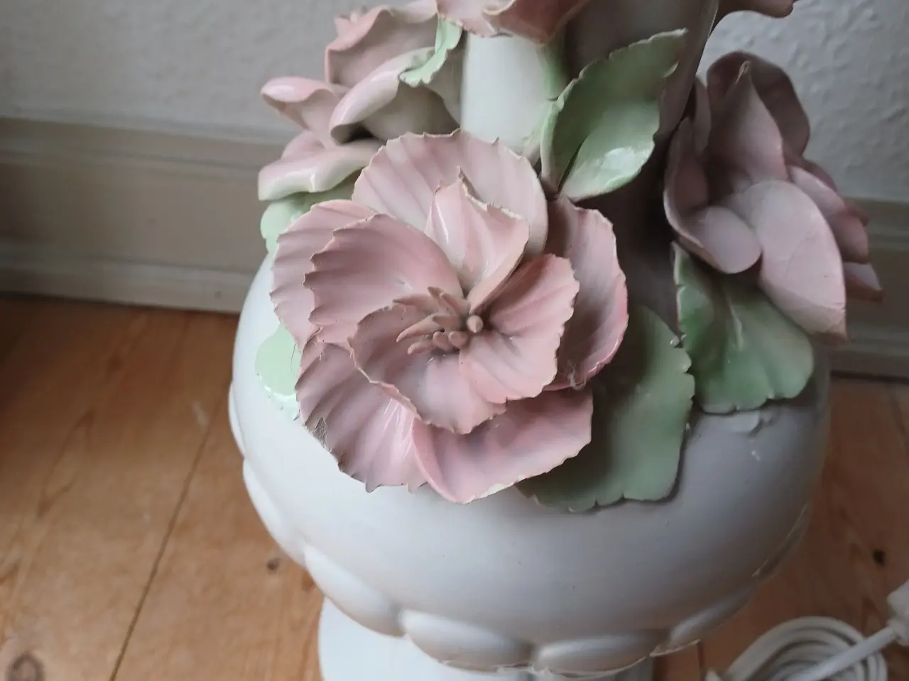 Billede 3 - Smuk gl. porcelæns lampe.