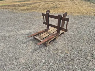 Pallegafler med Schäffer beslag.
