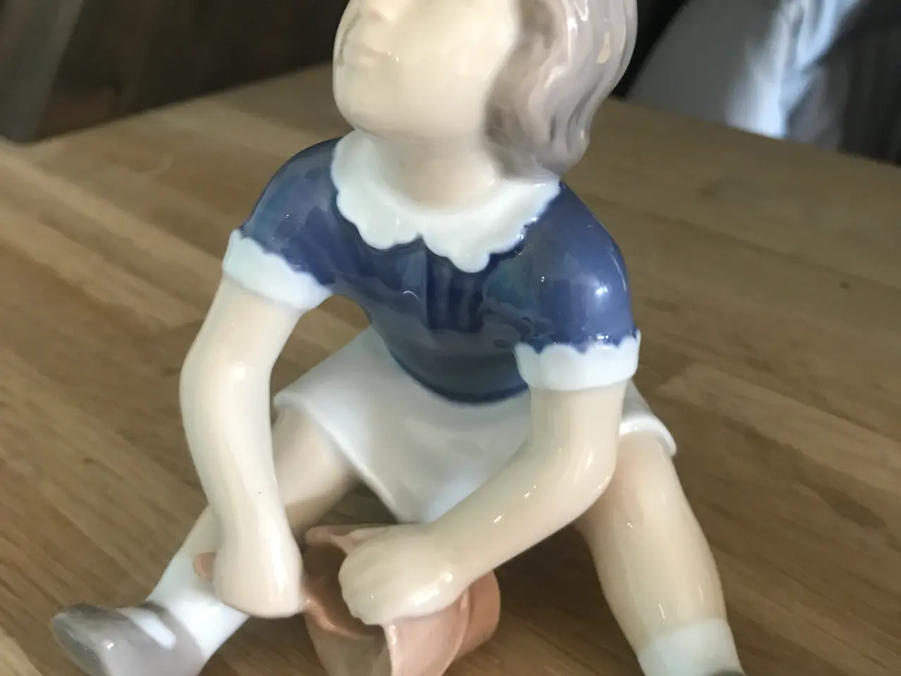 Billede 1 - B&G figur pige med spand
