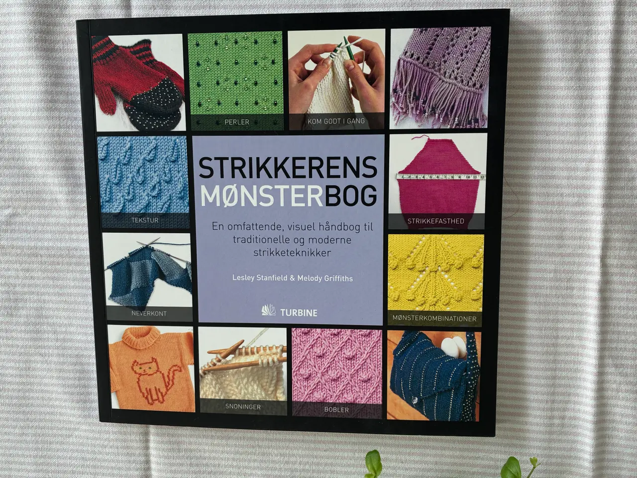 Billede 1 - STRIKKERENS MØNSTERBOG