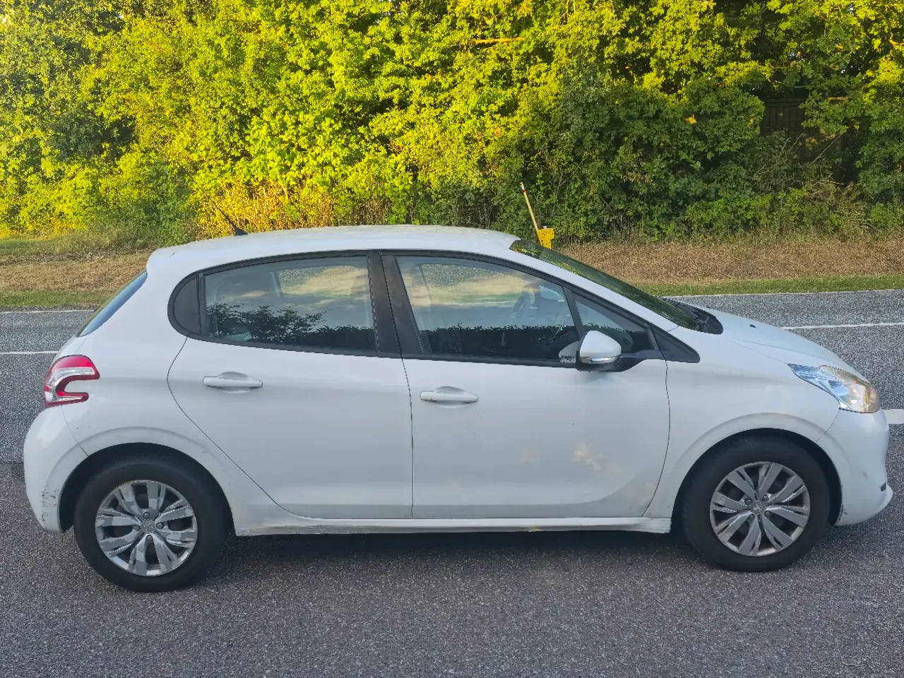 Billede 2 - Peugeot 208, årg 2015. Nysynet