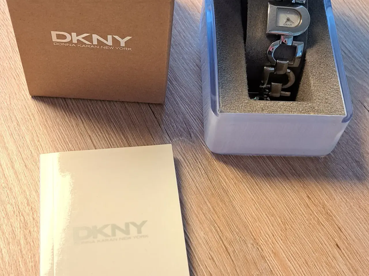 Billede 1 - DKNY ure til dame. 