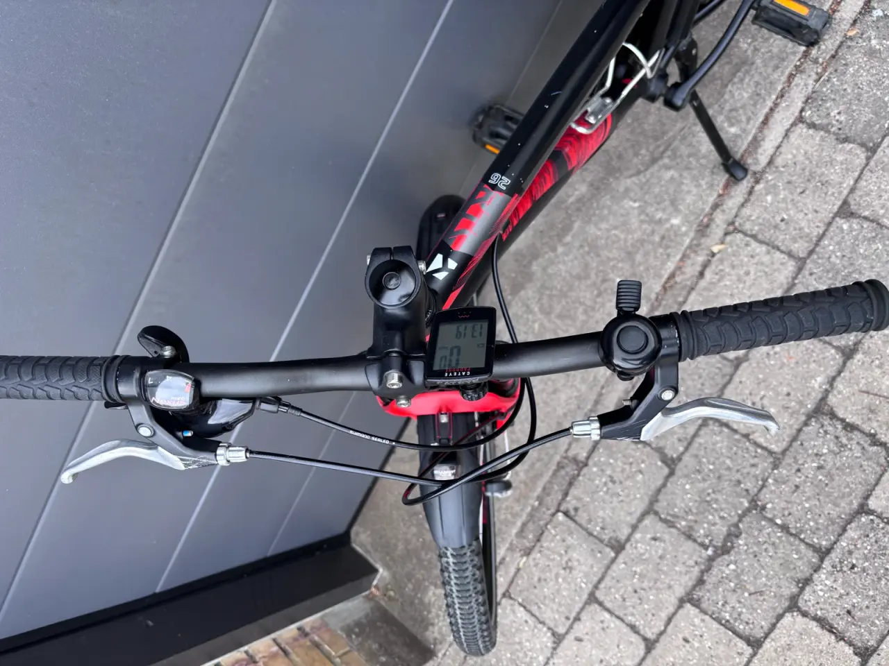 Billede 9 - Sort og rød mountainbike 26”
