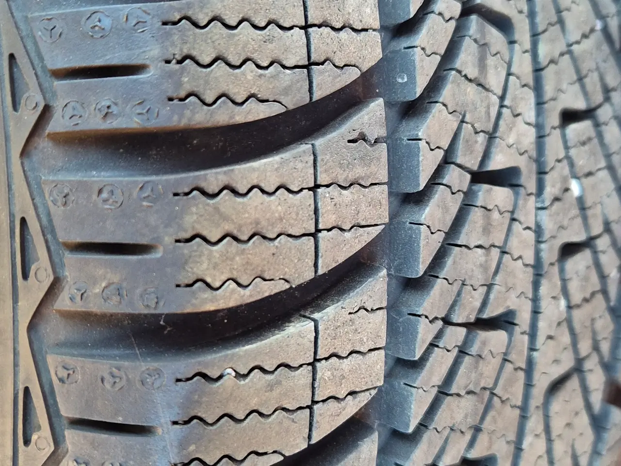Billede 5 - Komplet vinterhjul på alufælge 225/45 R17