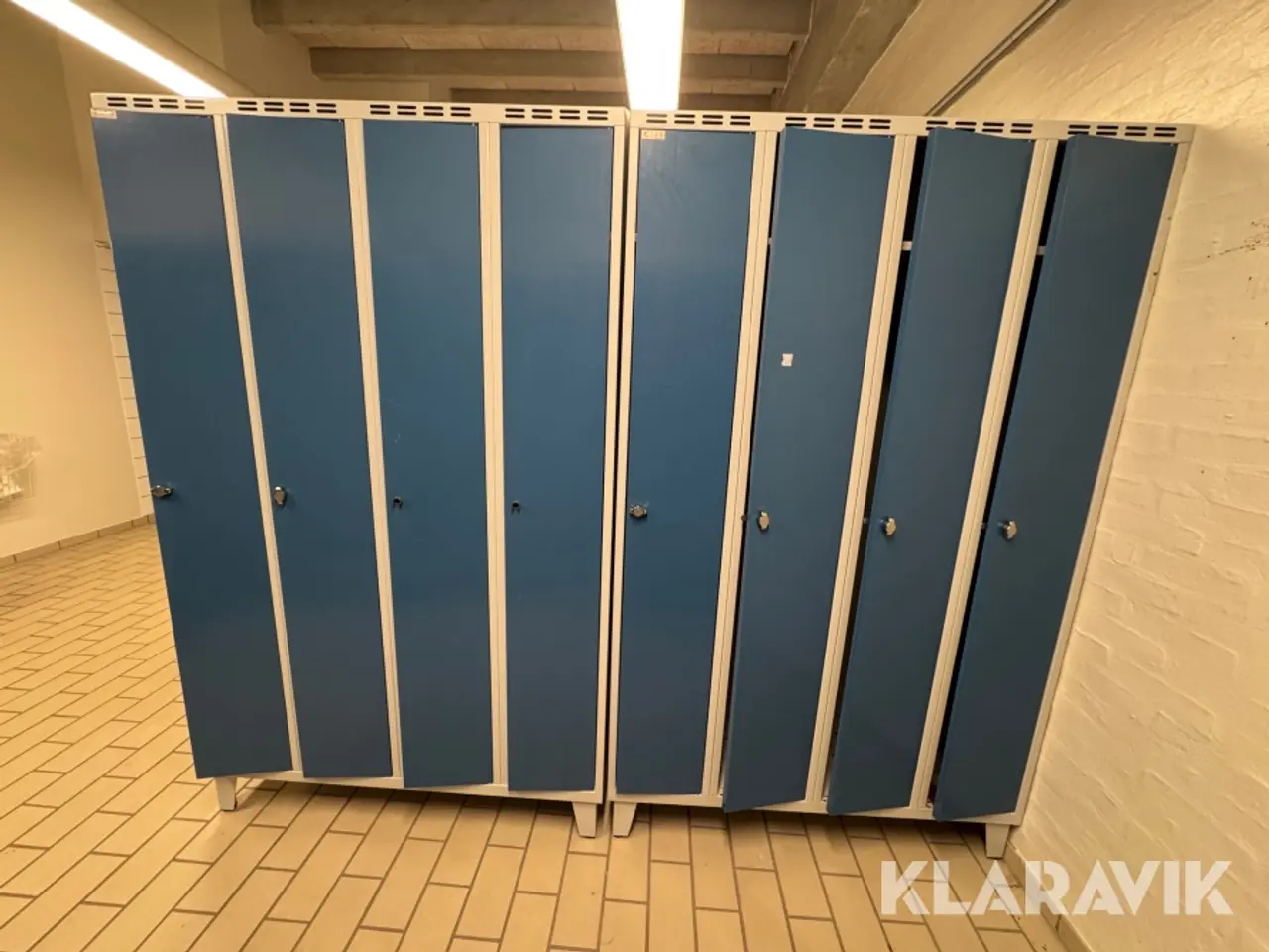 Billede 3 - Omklædningsskabe 3 sektioner