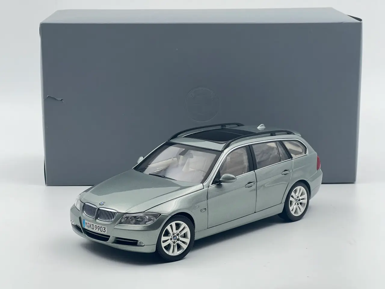 Billede 1 - 2005 BMW 330i Touring E91 - KYOSHO - 1:18