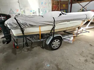 Sejlklar båd, med trailer