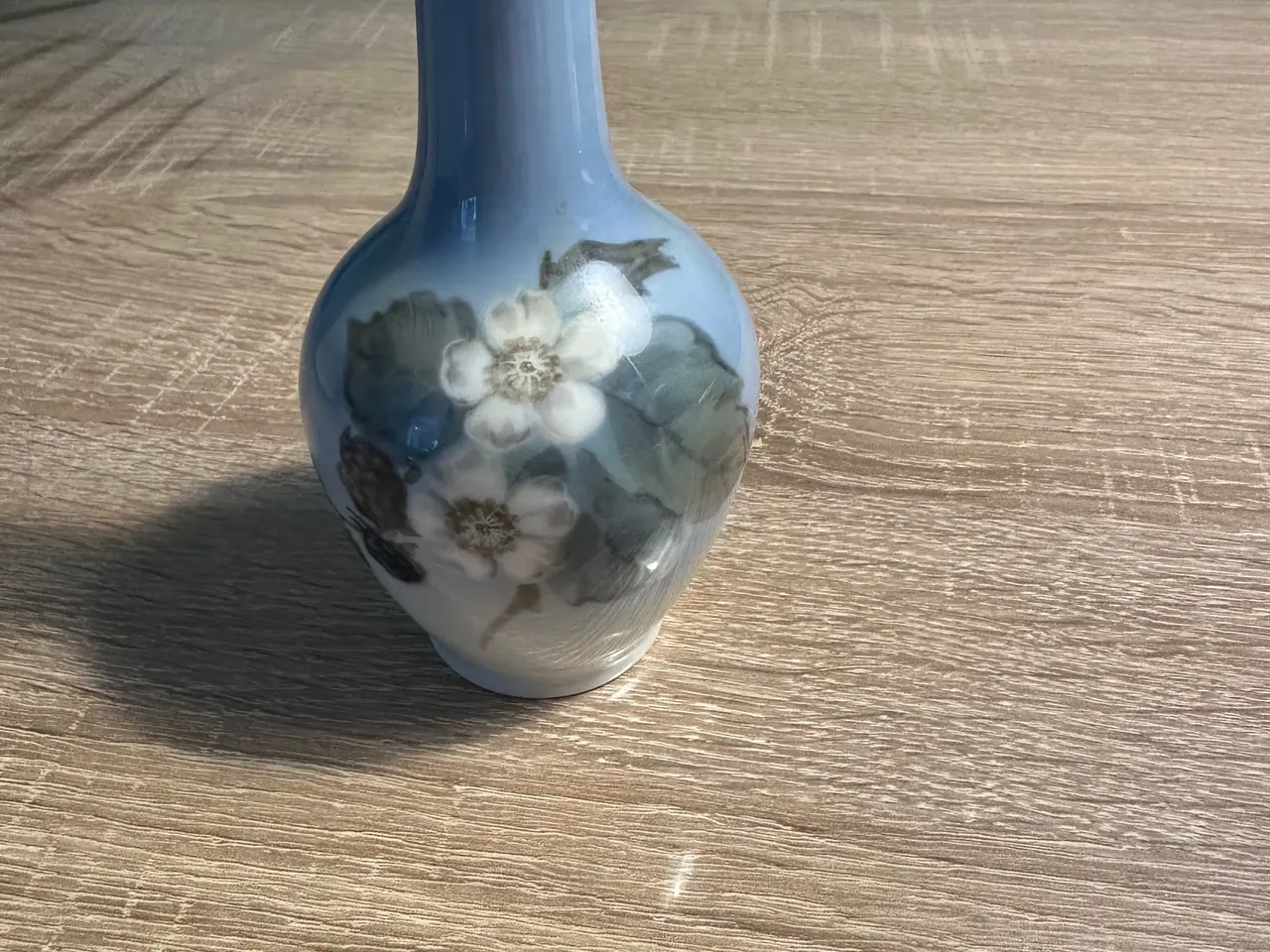 Billede 1 - Royal Copenhagen lille vase med brombær blomster