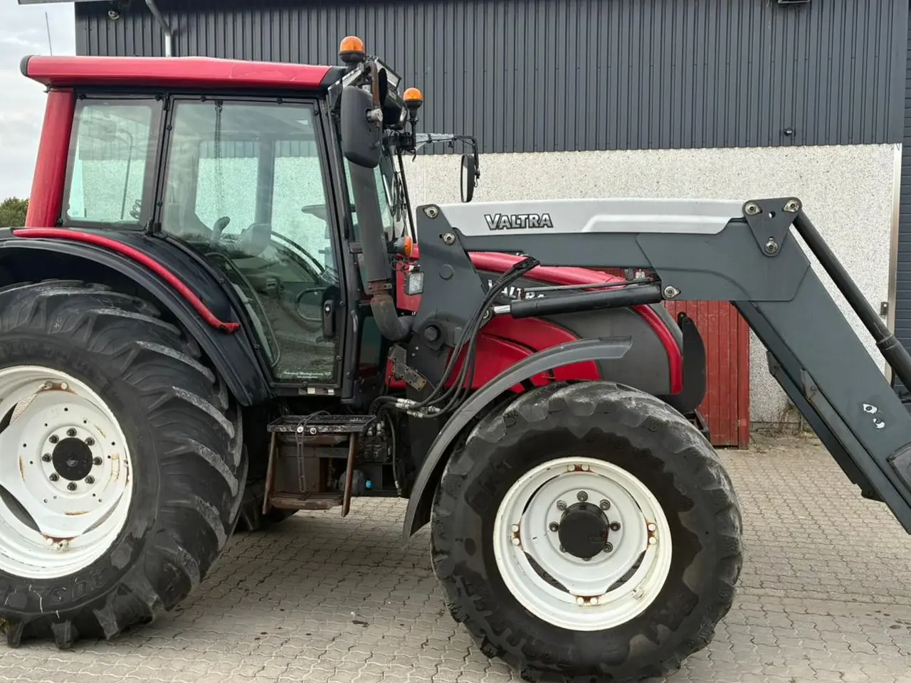 Billede 1 - Valtra N121 n 121 inkl frontlæsser