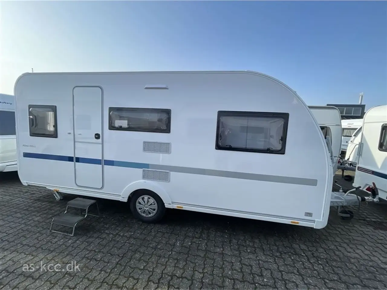 Billede 2 - 2026 - Adria Altea 492 LU Adria Altea 492 LU årg. 2026 med enkeltsenge og udtræk. 5 sovepladser, 4 siddepladser. Glasfiber tag, sider, forende og bagende