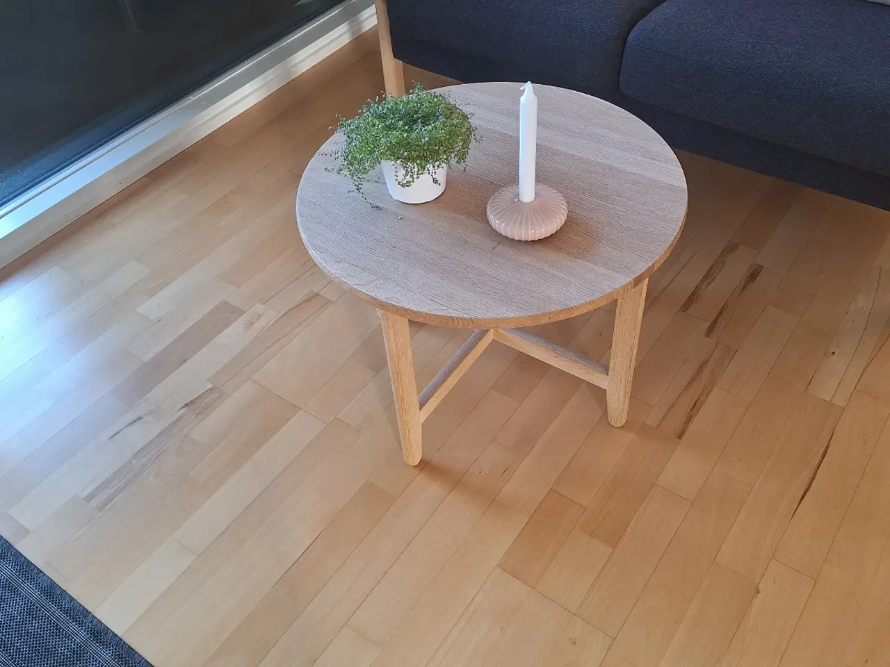 Billede 4 - Sofa + bord + lampe.