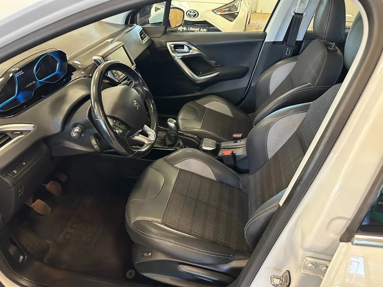Billede 8 - Peugeot 2008 1,2 e-THP 110 Allure Sky
