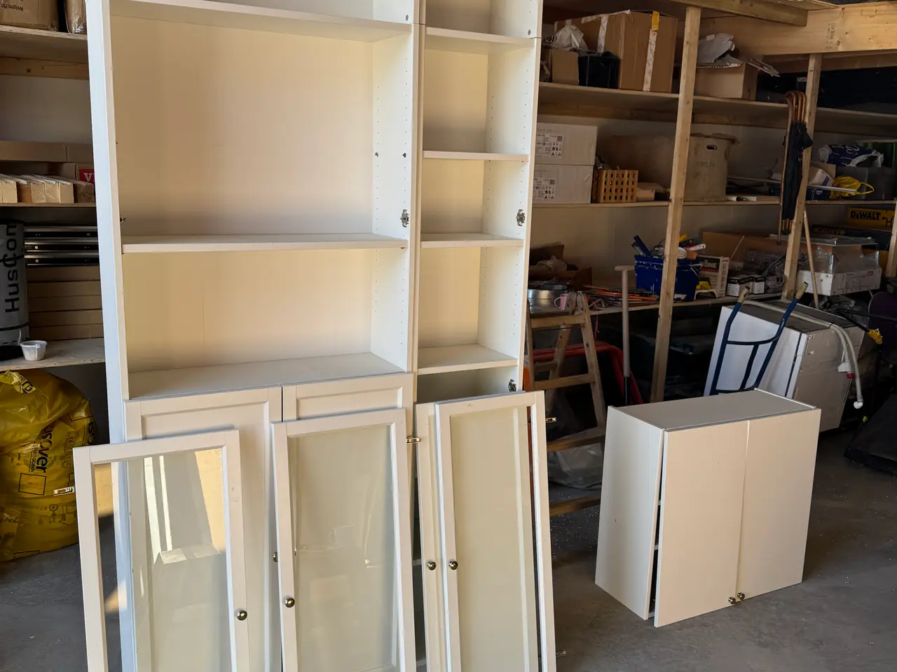Billede 1 - IKEA BILLY højskabe + 1 stk IKEA Metod lavskab
