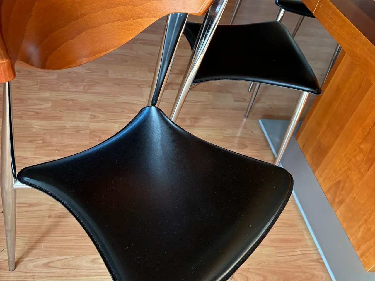 Billede 5 - BoConcept spisebord inkl stole