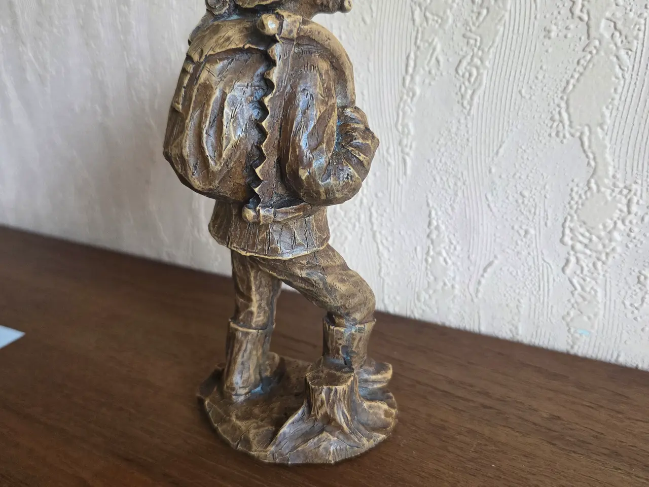 Billede 2 - Træfigur – Mand med økse, 19 cm.