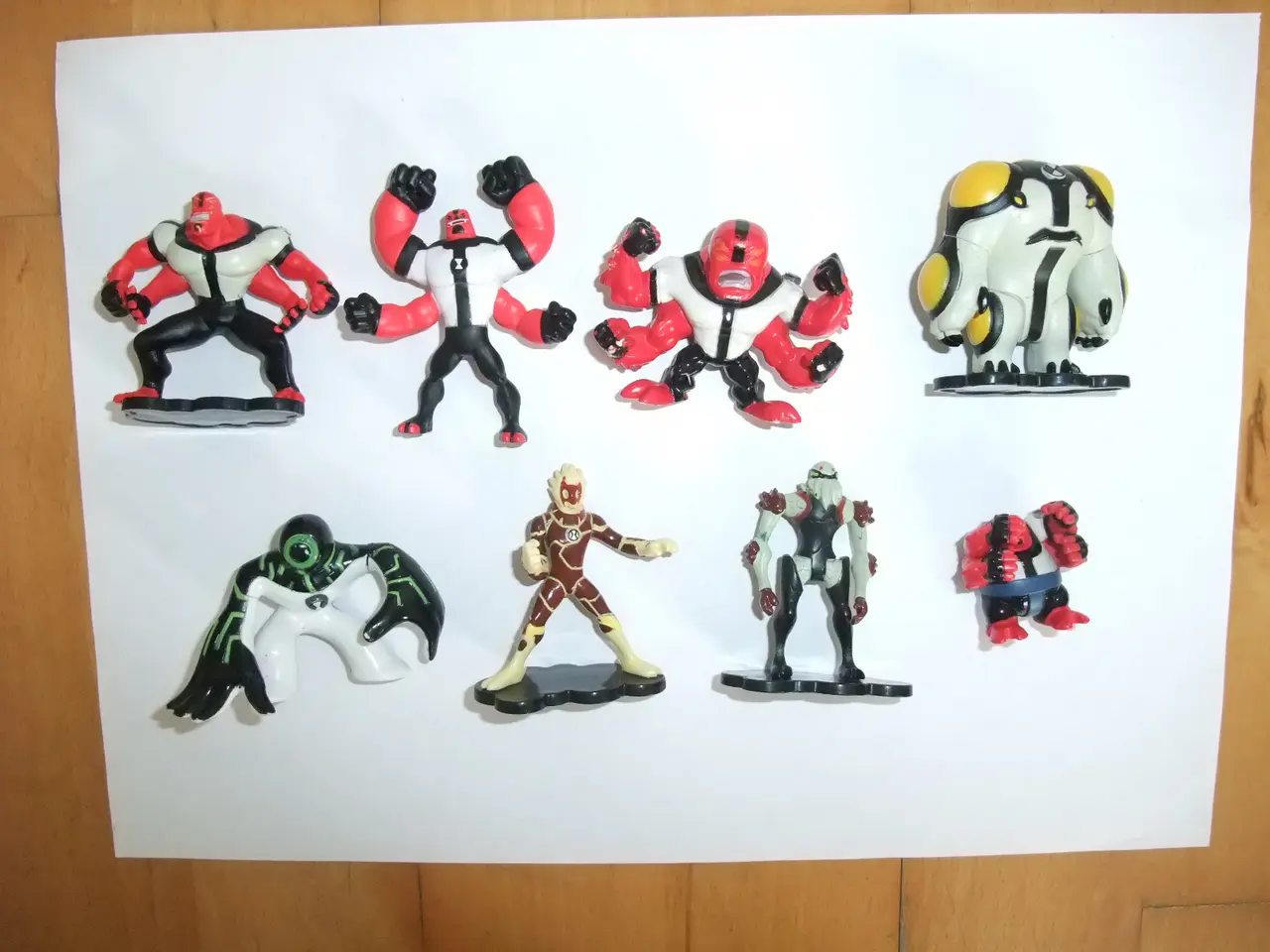 Billede 2 - Små Ben 10 Figurer