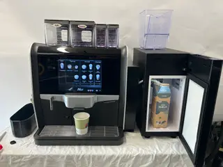Fuldautomatisk espressomaskine-FRISK mælk. PERFEKT