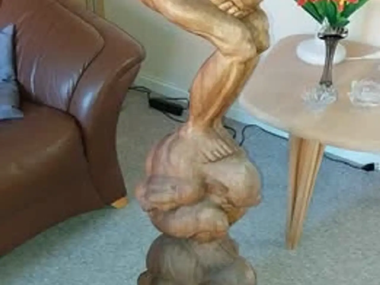Billede 1 - Grædende Buddha. "3 mand høj". Højden er 101 cm.